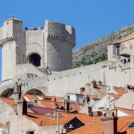 5db Πανσιόν 4*